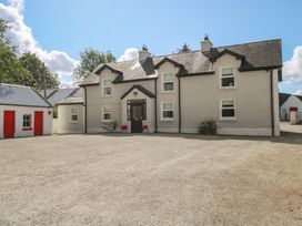 A house with a garden and parking area at Greenfield House Aughavas, County Leitrim