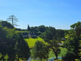 A view of houses and landscape at Lakeview Villa near Liskeard