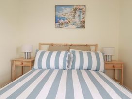 A bedroom with a bed and bedside table at Flat 5 in Looe