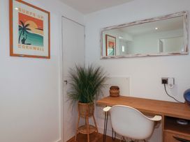 An office space with a desk and chair at La Casita in Newquay