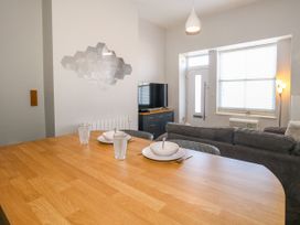 A living room with a TV and dining table at Chandlers Nook in Portland
