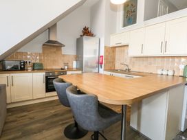 A kitchen with appliances and seating at Chandlers Nook in Portland