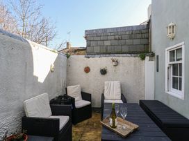 A garden with outdoor seating and a table at Phoenix Cottage in Lyme Regis