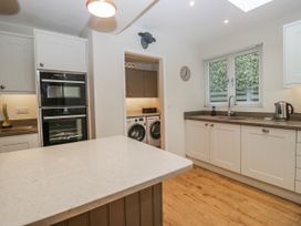 A kitchen with appliances and cabinets at Ambwray in Ambleside
