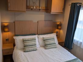 A bedroom with a double bed and bedside tables at 42 Laurel Rise Primrose Valley