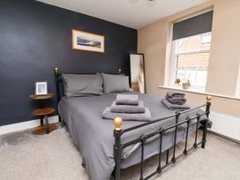 A bedroom with a bed and towels on display at G's Loft in Whitby