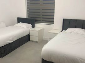 A bedroom with two beds and a window at Llangollen - House - Sleeps 8- Garden in Llangollen