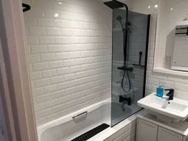 A bathroom with a bathtub and shower at Modern Seaside Cottage - Sleeps 5 Paignton