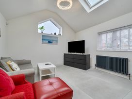 A living room with a television and seating area at Modern Seaside Cottage - Sleeps 5, Paignton