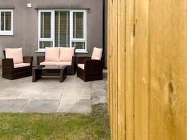 A garden with seating area at 2 Bed House - Sleeps 4 - Garden - Parking - Wifi in Kendal