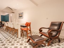 A dining room with a table and chairs at Rhiwlas in Rhosneigr