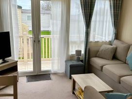 A living room with furniture at Beautiful Static Caravan Hoburne Devon Bay