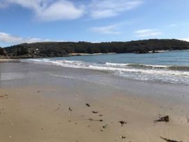 A beach with sand and water at Beachside 2-Bed - Sleeps 4, Parking & Pet Friendly in Salcombe