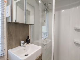 A bathroom with a sink and shower at Pepper Pot Lodge in Knaresborough