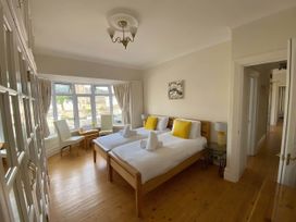 A bedroom with two single beds and a table at 4 Bed House-Sleeps 8-Parking-Pets-MarinaSeaView in Torquay