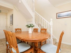 A dining room with a table and chairs at Oak Cottage in Falmouth