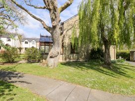 A house with trees and garden area at Oak Cottage in Falmouth
