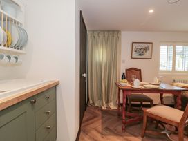 A dining room with a table and chairs at Ruby’s Den Ashton Keynes
