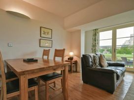 A dining room with a table and chairs at Northrawe in Bamburgh