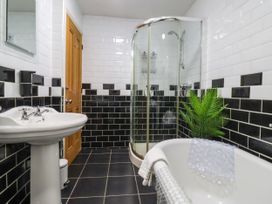 A bathroom with a bathtub and shower at Blacksmith Mews in York
