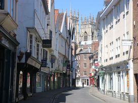 A street with shops and a cathedral in the background at Blacksmiths Mews York