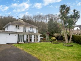 A house with garden and balcony at Broadsands in Paignton