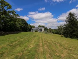 A house with a garden at Wood Meadow in Helston