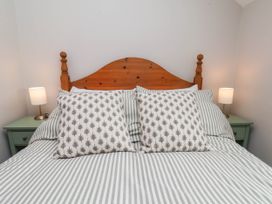 A bedroom with a bed and bedside lamps at Wren's Nest in Lealholm