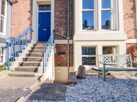 An entrance with a blue door and gravel area at The Hideaway in Whitby
