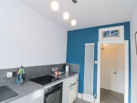 A kitchen with countertop and appliances at Cuckoo's Nest in Whitby