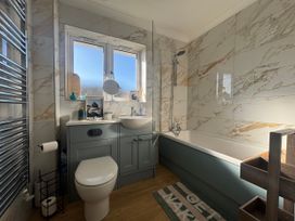 A bathroom with a bathtub and sink at Seaview in Pakefield