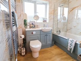 A bathroom with a bathtub and sink at Seaview in Pakefield