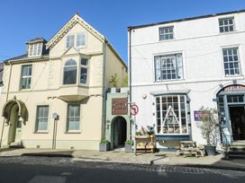 A storefront and building with windows at Castle Gardens Apartment in Beaumaris