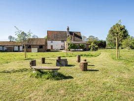 An outdoor space with a house and seating area at Cutbush Farmhouse in Hingham