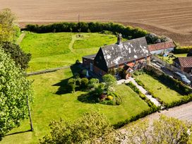 An aerial view of a house and garden at Cutbush Farmhouse in Hingham