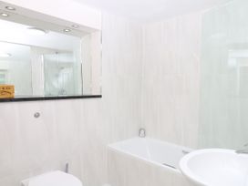 A bathroom featuring a bathtub, toilet, and sink at Dennings House, Mayors Avenue, Dartmouth