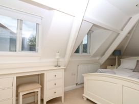 A bedroom with a bed and desk at Dennings House, Mayors Avenue, Dartmouth