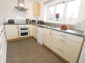A kitchen with a stove and sink at Amber House in Dorchester