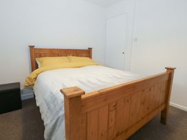 A bedroom with a bed and a storage box at Amber House in Dorchester