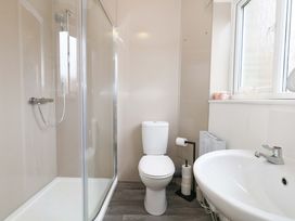A bathroom with a shower, toilet, and sink at Amber House in Dorchester