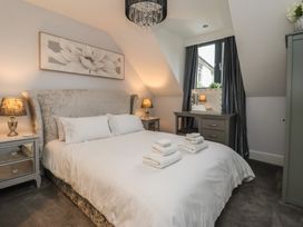 A bedroom with a bed and bedside tables at Mill Race Cottage Driffield