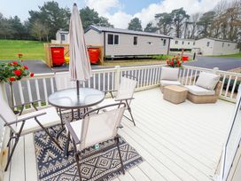 An outdoor seating area with a table and chairs at 108 Fox Burrow Hang Great Yarmouth