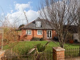 A house with windows and a garden at The Coach House in Dorchester