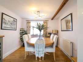 A dining room with a round table and chairs at The Coach House in Dorchester