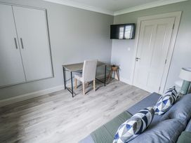 A living room with a desk and chair at Ballina in Inverin