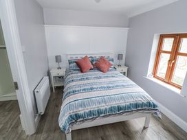 A bedroom with a bed and bedside tables at Ballina in Inverin