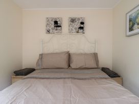 A bedroom featuring a bed with sheets and pillows at 130 Park Ave Holiday Village