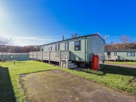 A mobile home with decking and gas cylinder at 75 Morpeth Mews Wooler