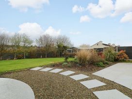 A garden with a pathway and plants at Sunnyside River Chapel