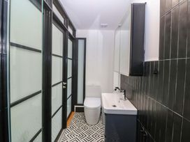 A bathroom with sink and toilet at Trwyn Cam Brynrefail near Llanberis